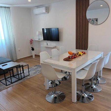 Apartmani Tolj マカルスカ エクステリア 写真