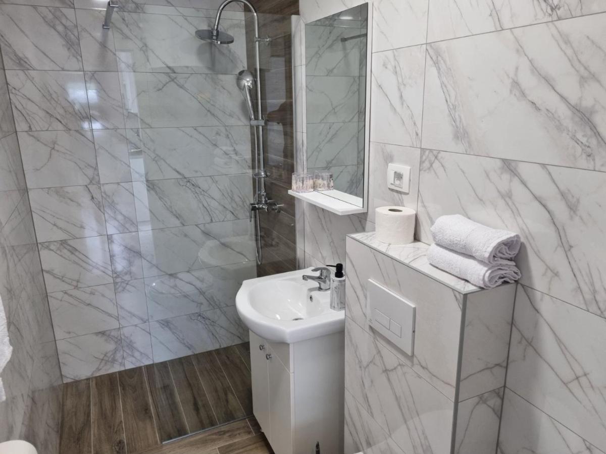 Apartmani Tolj マカルスカ エクステリア 写真