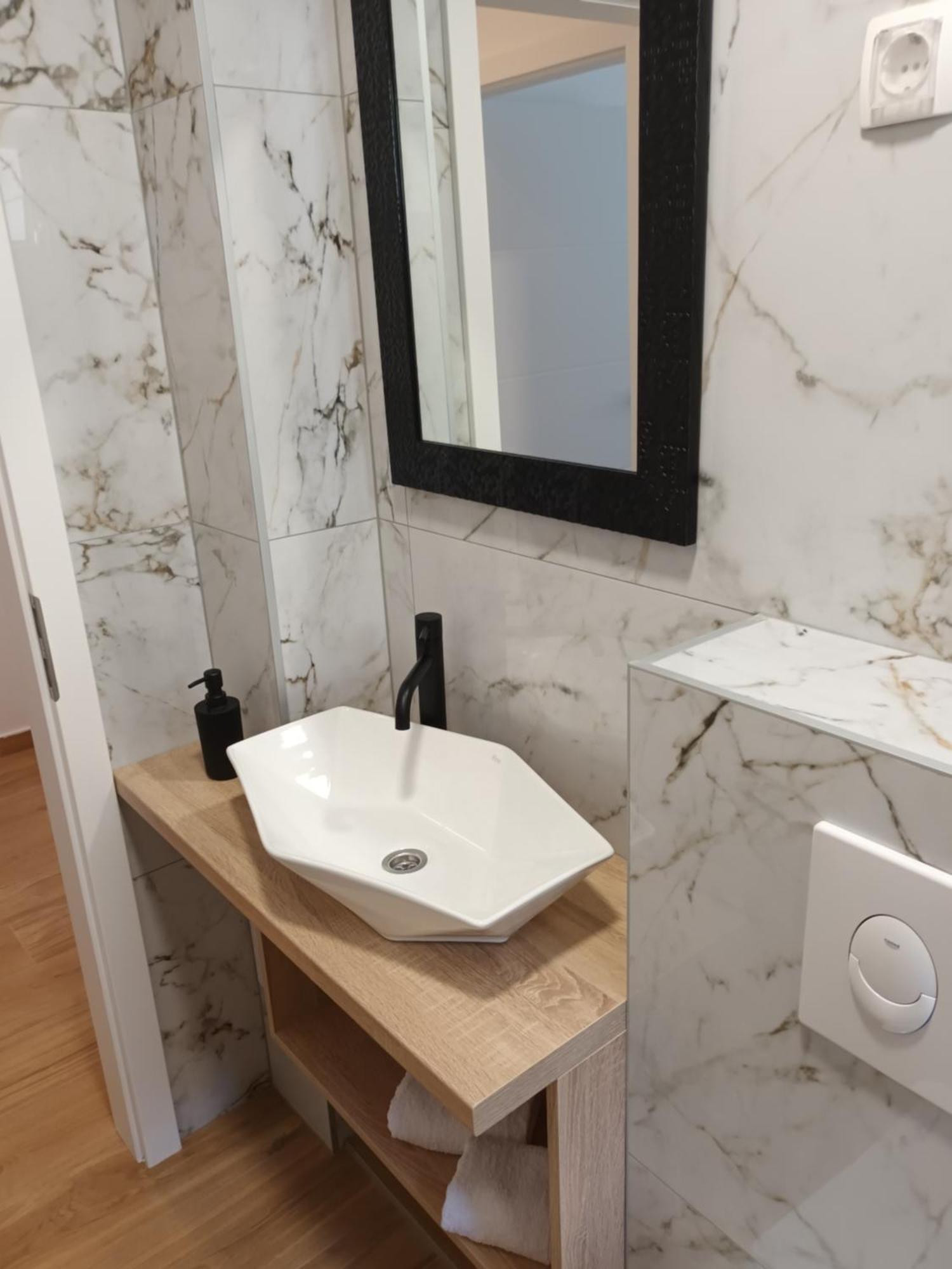 Apartmani Tolj マカルスカ エクステリア 写真