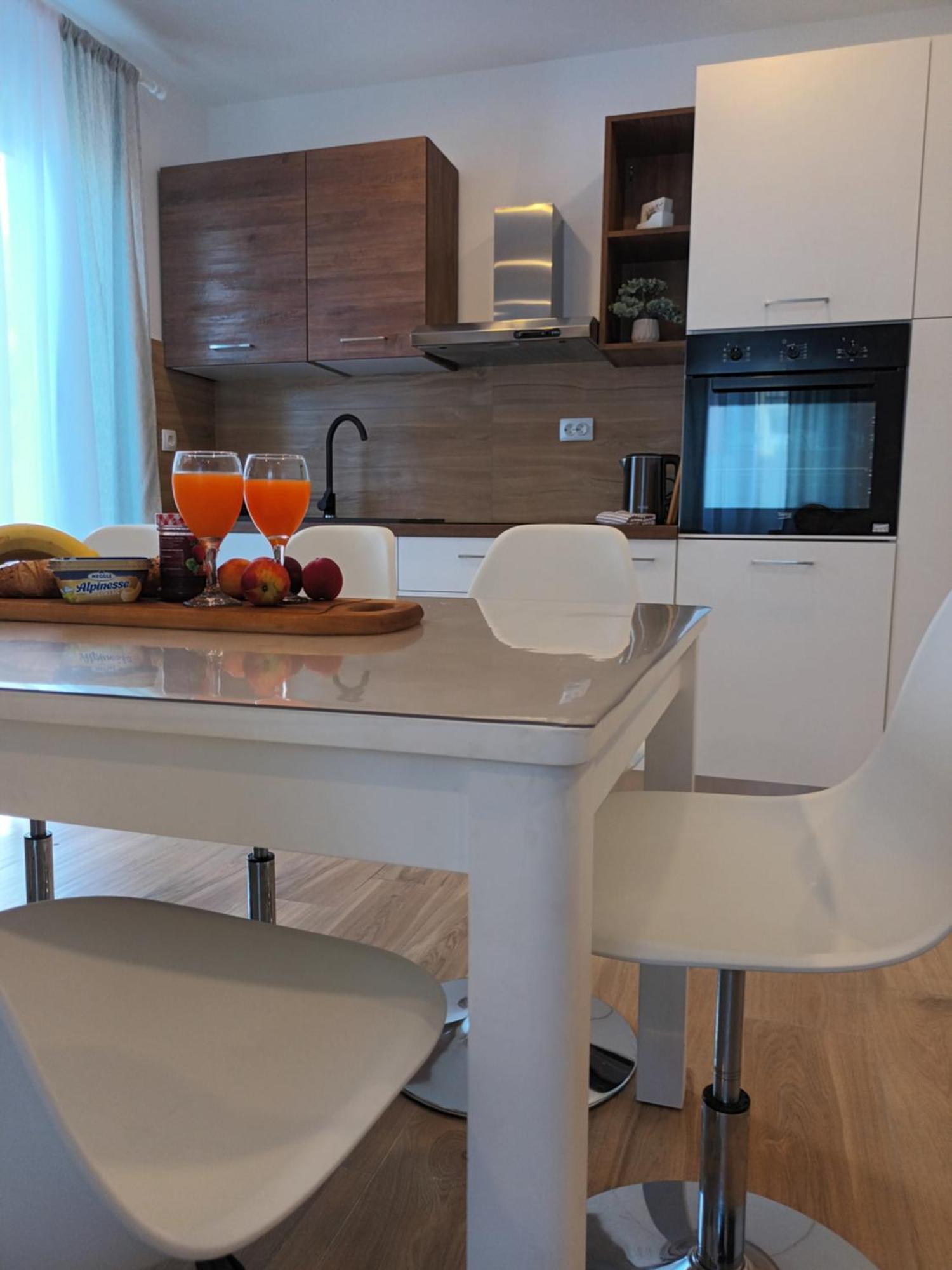 Apartmani Tolj マカルスカ エクステリア 写真